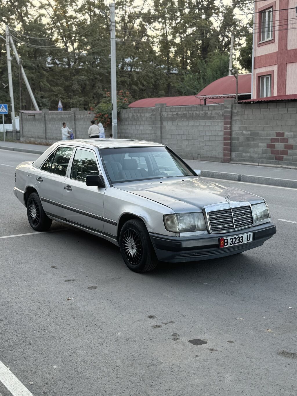Mercedes-Benz E-Class: 1989 г., 2.3 л, Механика, Бензин, Седан: фото 2