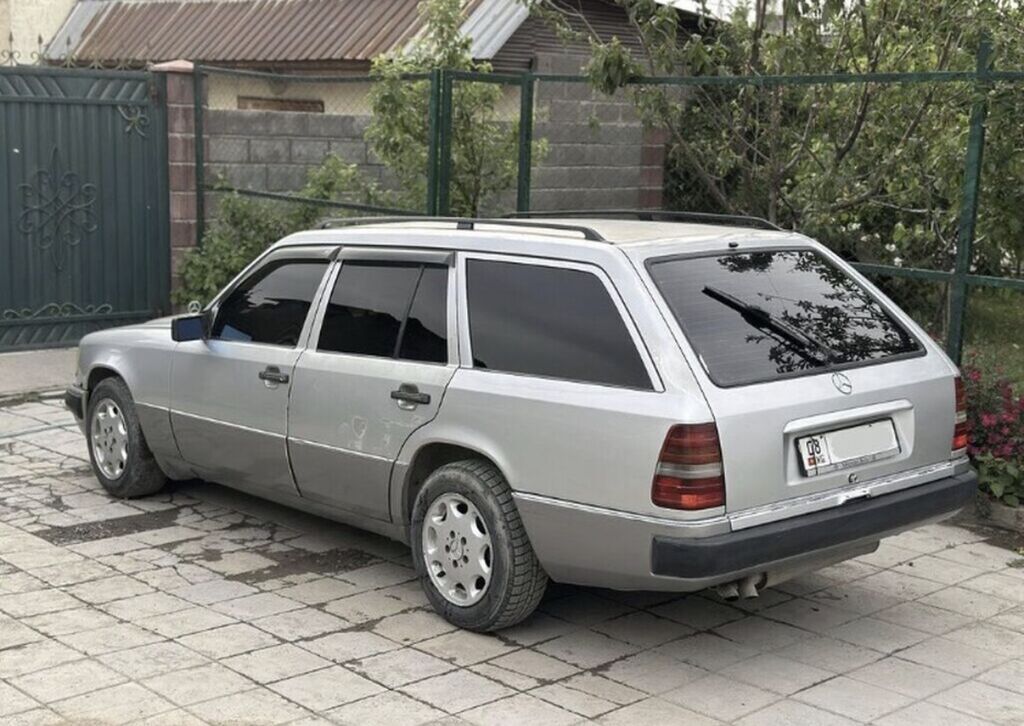 Mercedes-Benz W124: 1993 г., 2.3 л, Механика, Бензин, Универсал: фото 2