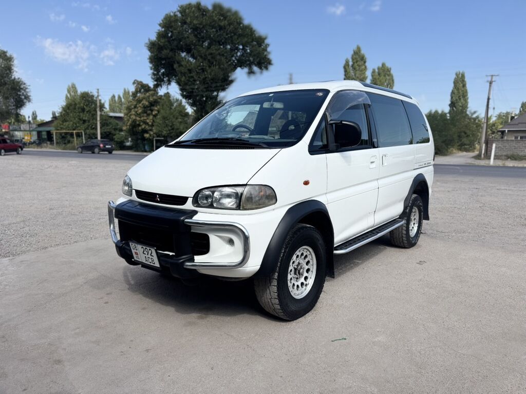 Mitsubishi Space Gear: 1997 г., 3 л, Автомат, Бензин, Минивэн: фото 2