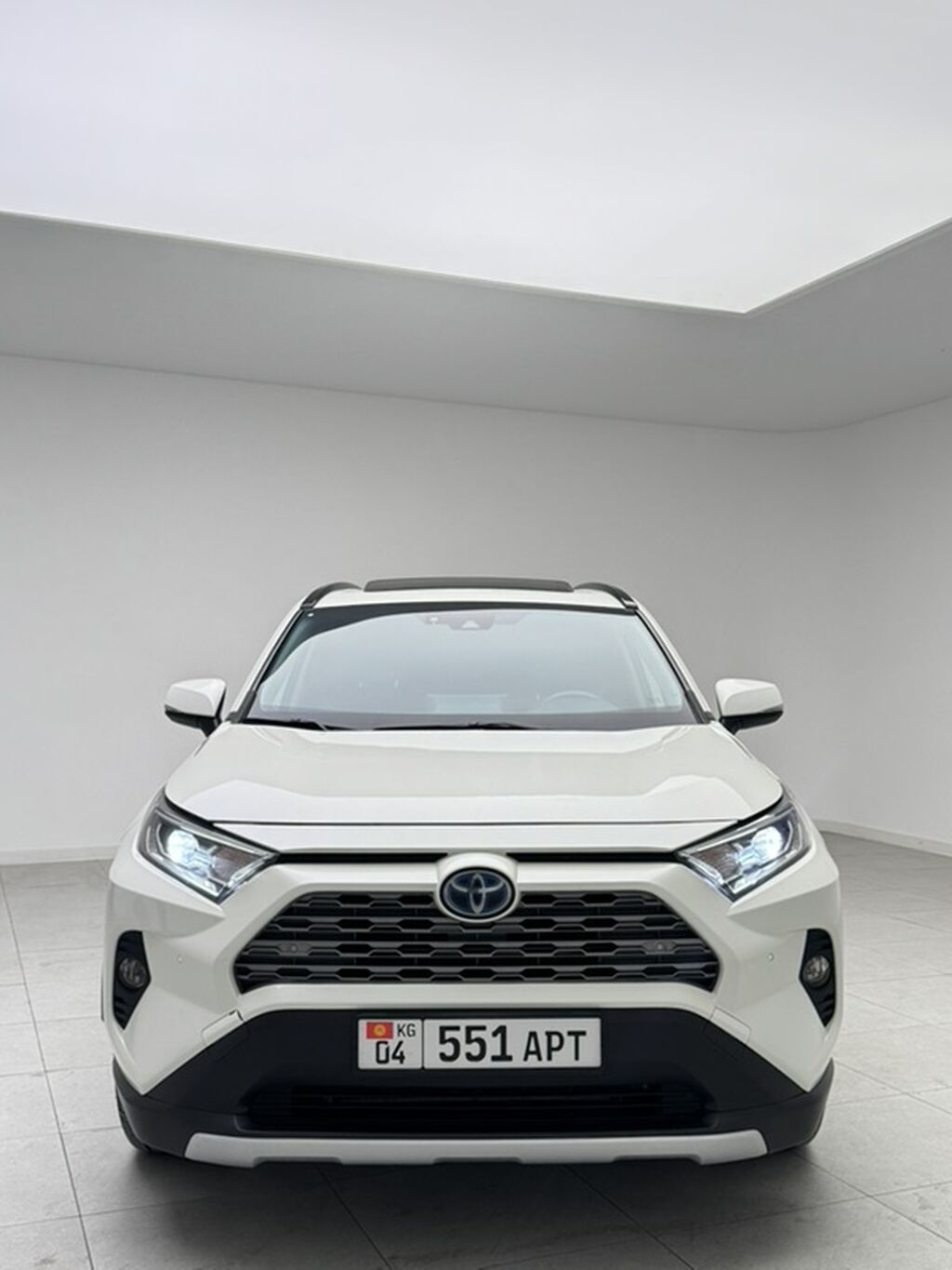 Toyota RAV4: 2021 г., 2.5 л, Автомат, Гибрид, Кроссовер: фото 2