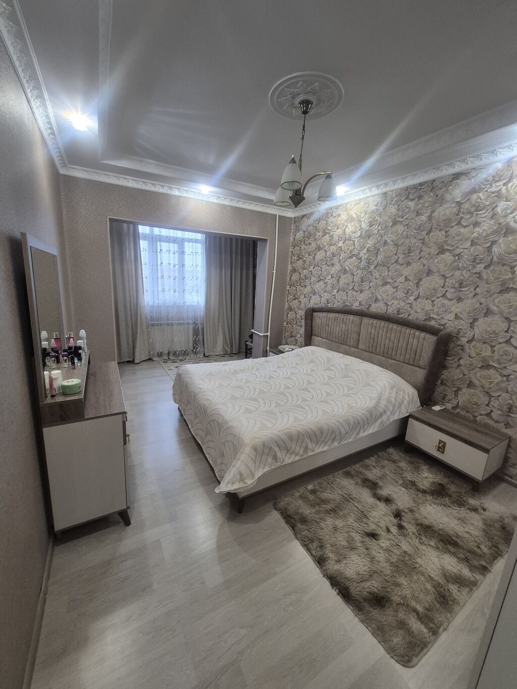 Bakı, 7-ci mikrorayon, 3 otaqlı, Köhnə tikili, m. Dərnəgül, 82 kv. m