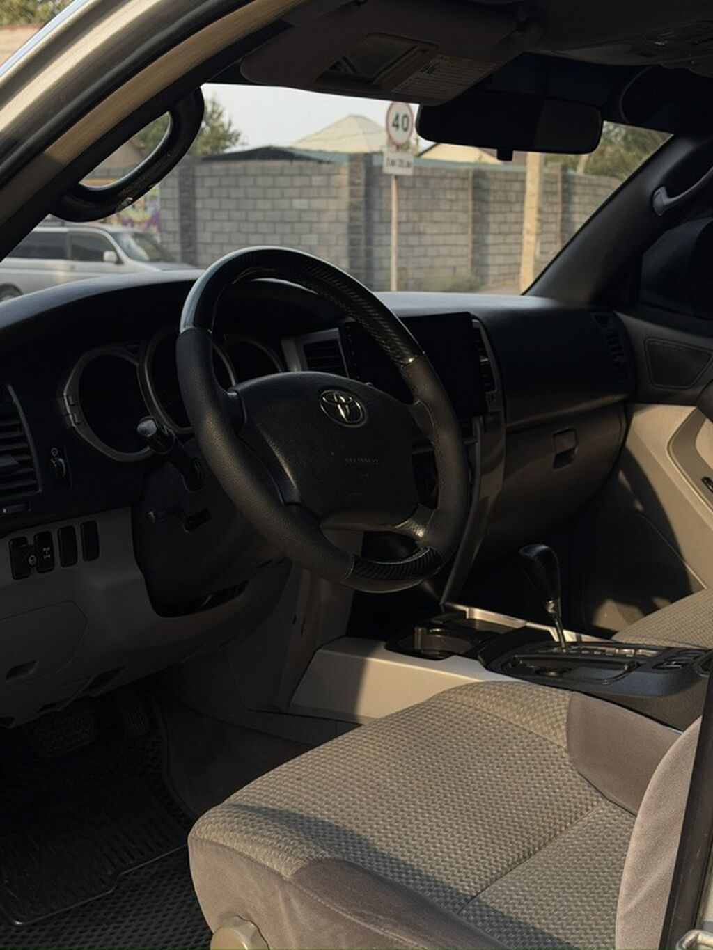 Toyota 4Runner: 2005 г., 4 л, Автомат, Газ, Внедорожник: фото 2