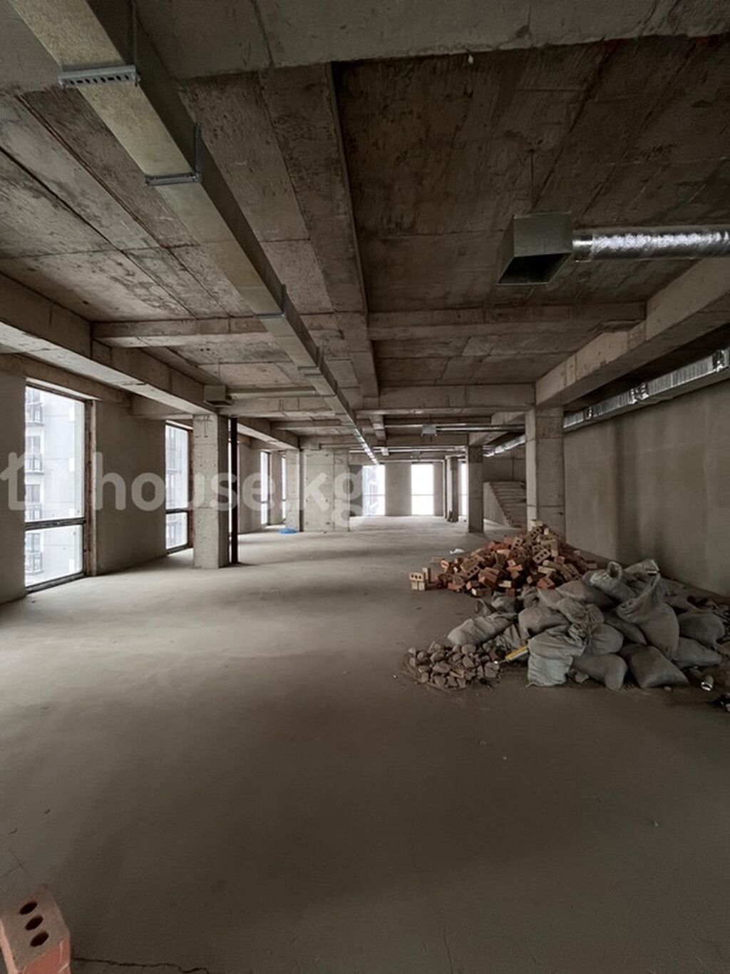 Аренда офисов, 300 м², В бизнес центре, С видом на горы, 1 линия, С отдельным сан узлом — фото 4