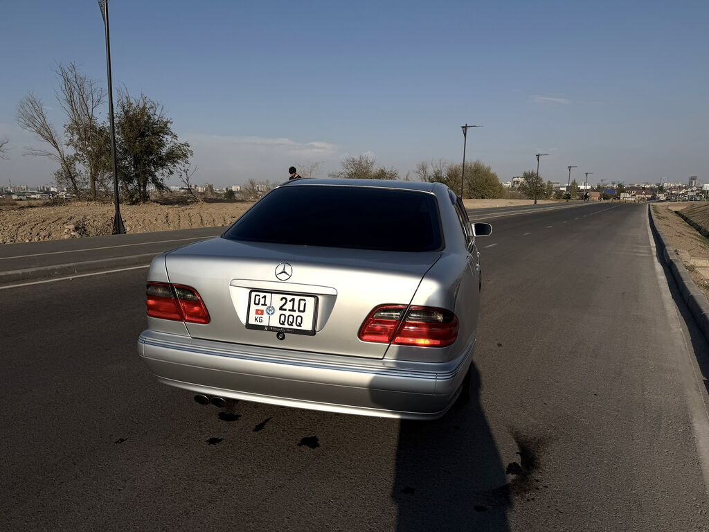 Mercedes-Benz E-Class: 2000 г., 4.3 л, Автомат, Бензин, Седан: фото 3