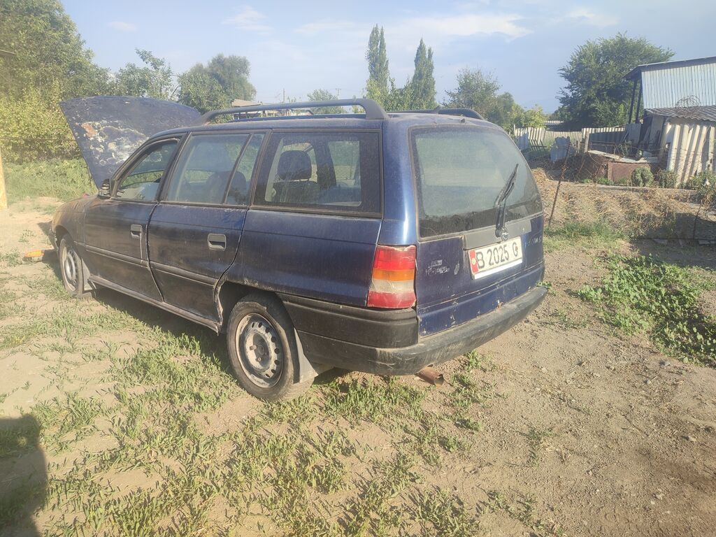 Opel Astra: 1993 г., Механика, Бензин, Универсал: фото 2