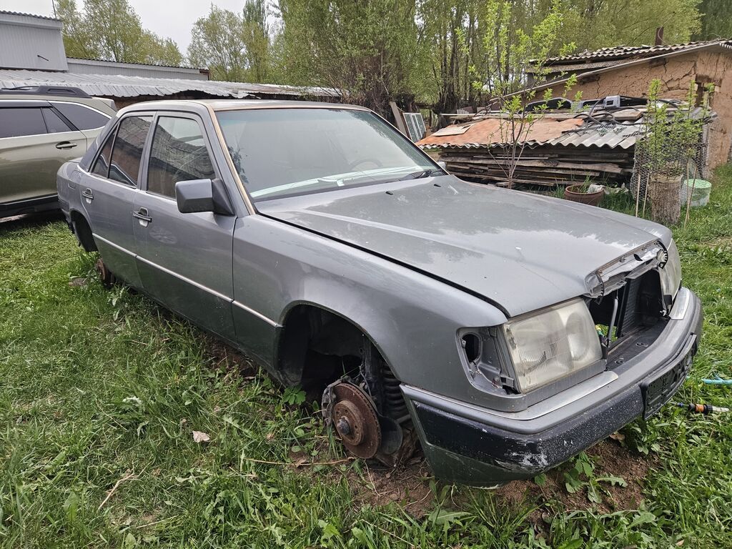 Mercedes-Benz W124: 1992 г., 2.3 л, Механика, Бензин, Седан: фото 4