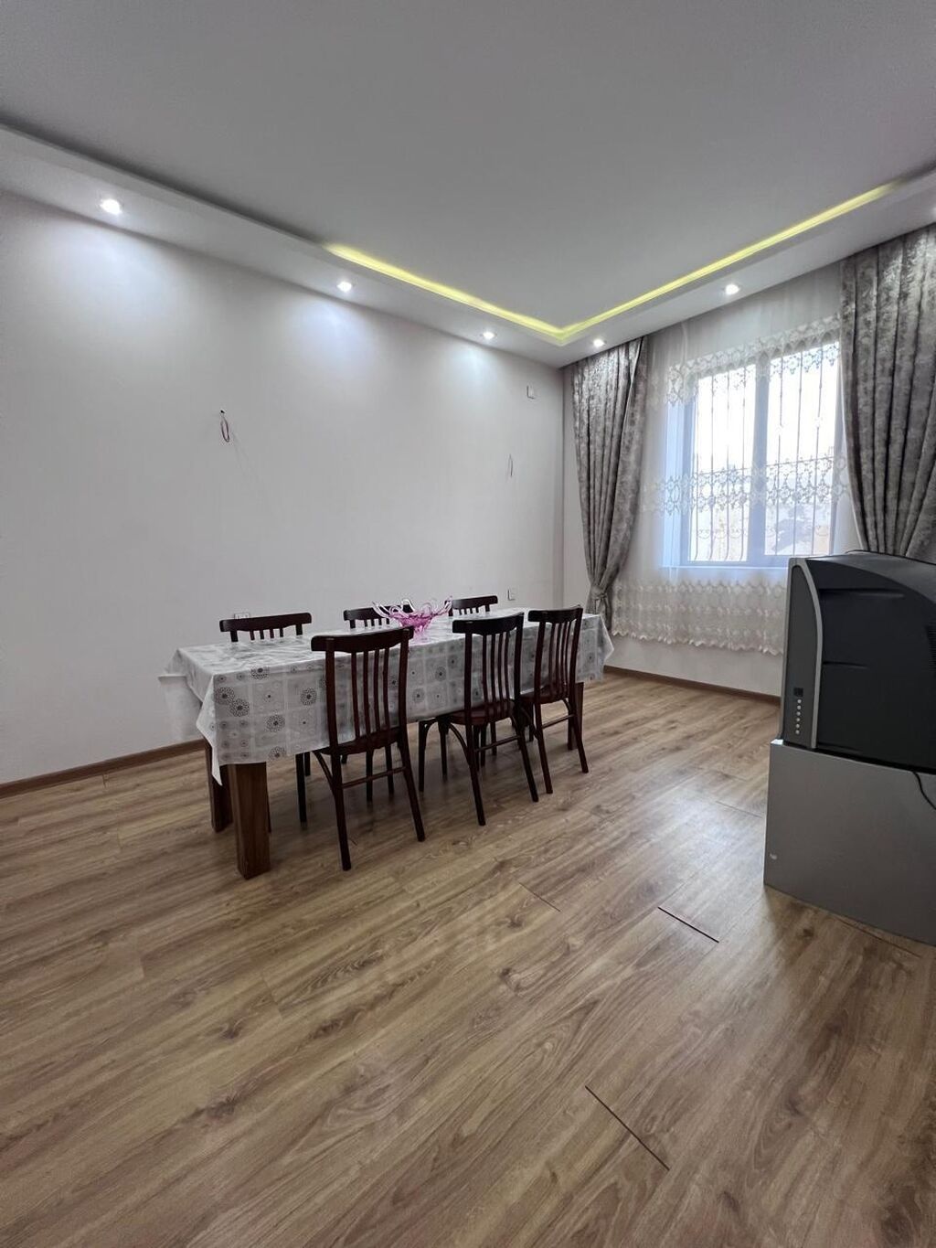Bilgəh qəs. 6 otaqlı, 270 kv. m