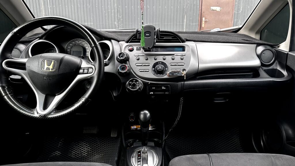 Honda Fit: 2011 г., 1.5 л, Автомат, Бензин, Хэтчбэк: фото 5