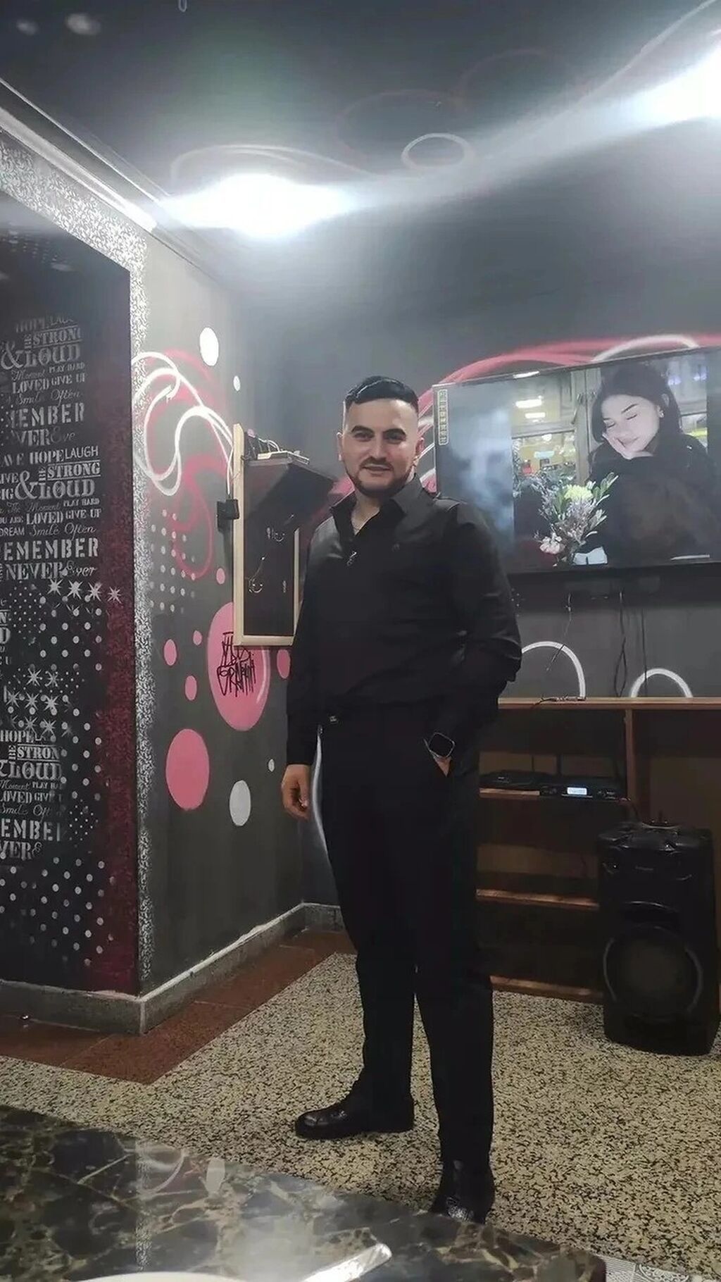 Salam ozume kiraye ev axtariram 25 yasim var programist islirem hemde