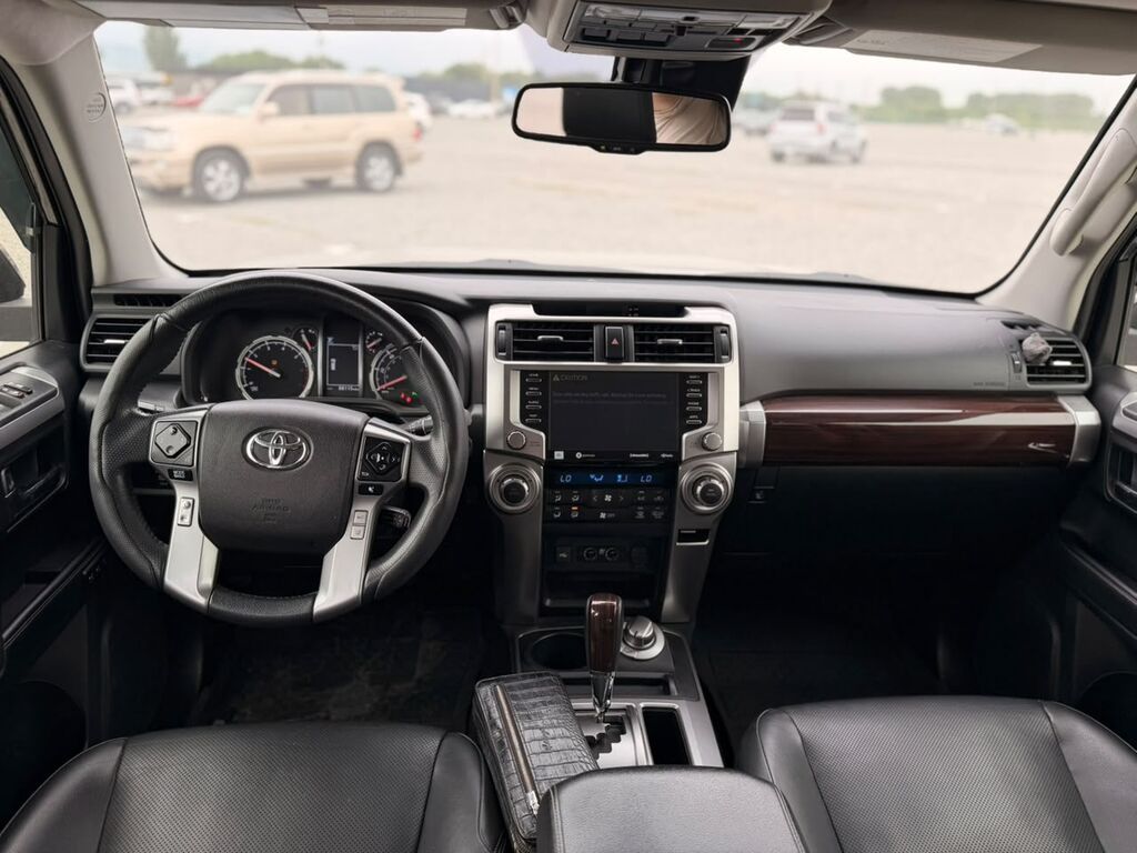 Toyota 4Runner: 2020 г., 4 л, Автомат, Бензин, Внедорожник: фото 7