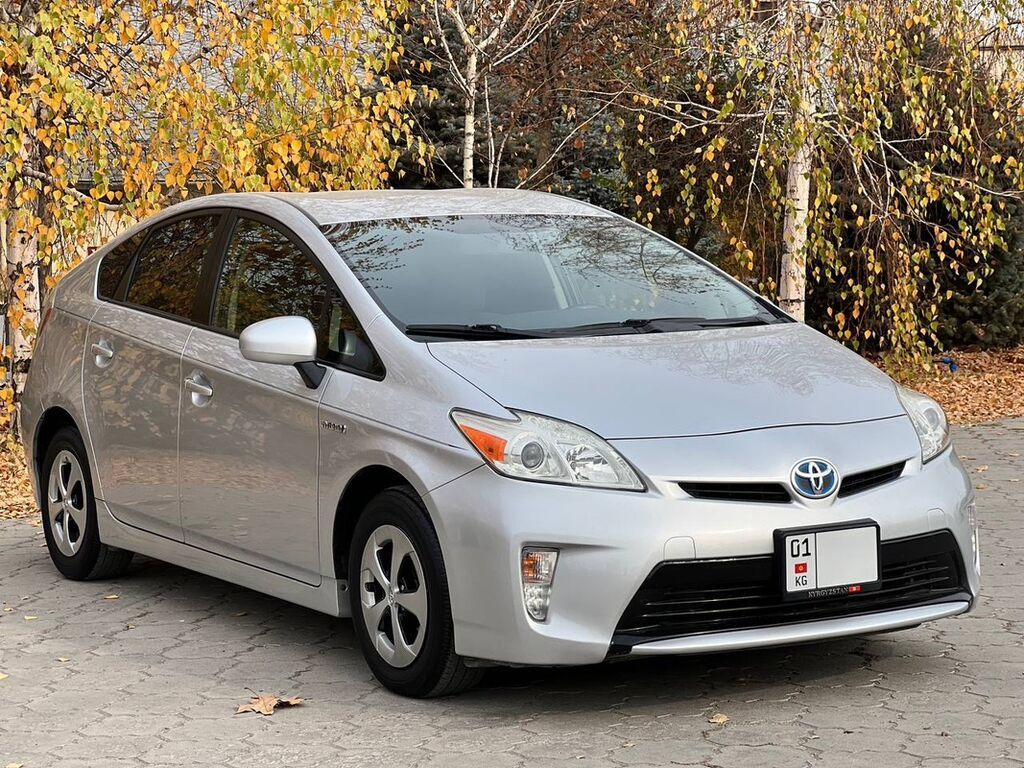 Toyota Prius: 2012 г., 1.8 л, Вариатор, Гибрид, Лифтбек: фото 3