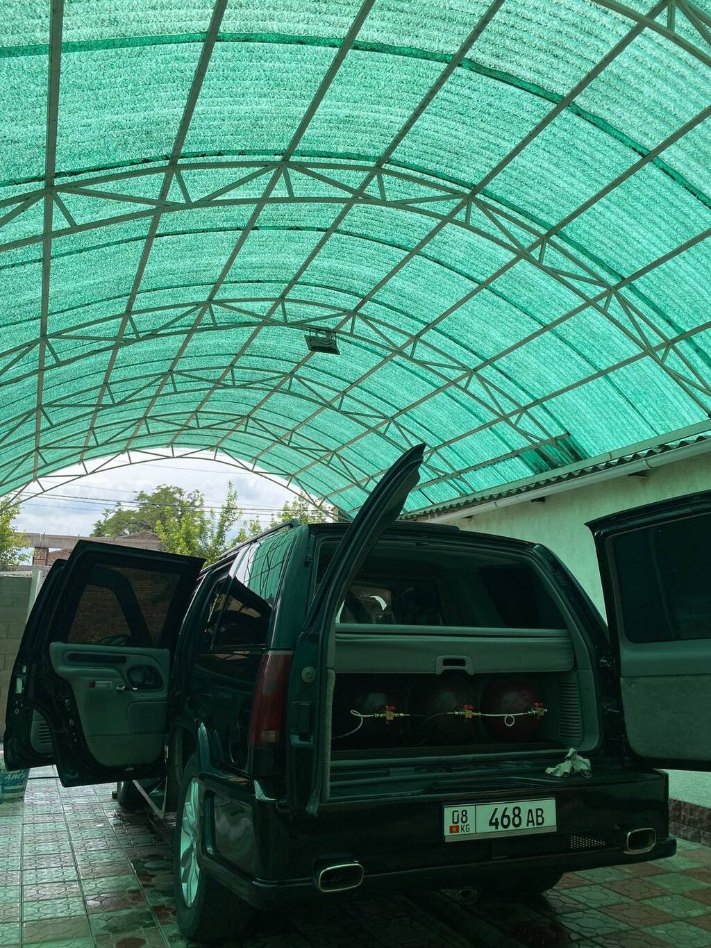 Chevrolet Tahoe: 1997 г., 5.7 л, Автомат, Газ, Внедорожник: фото 4