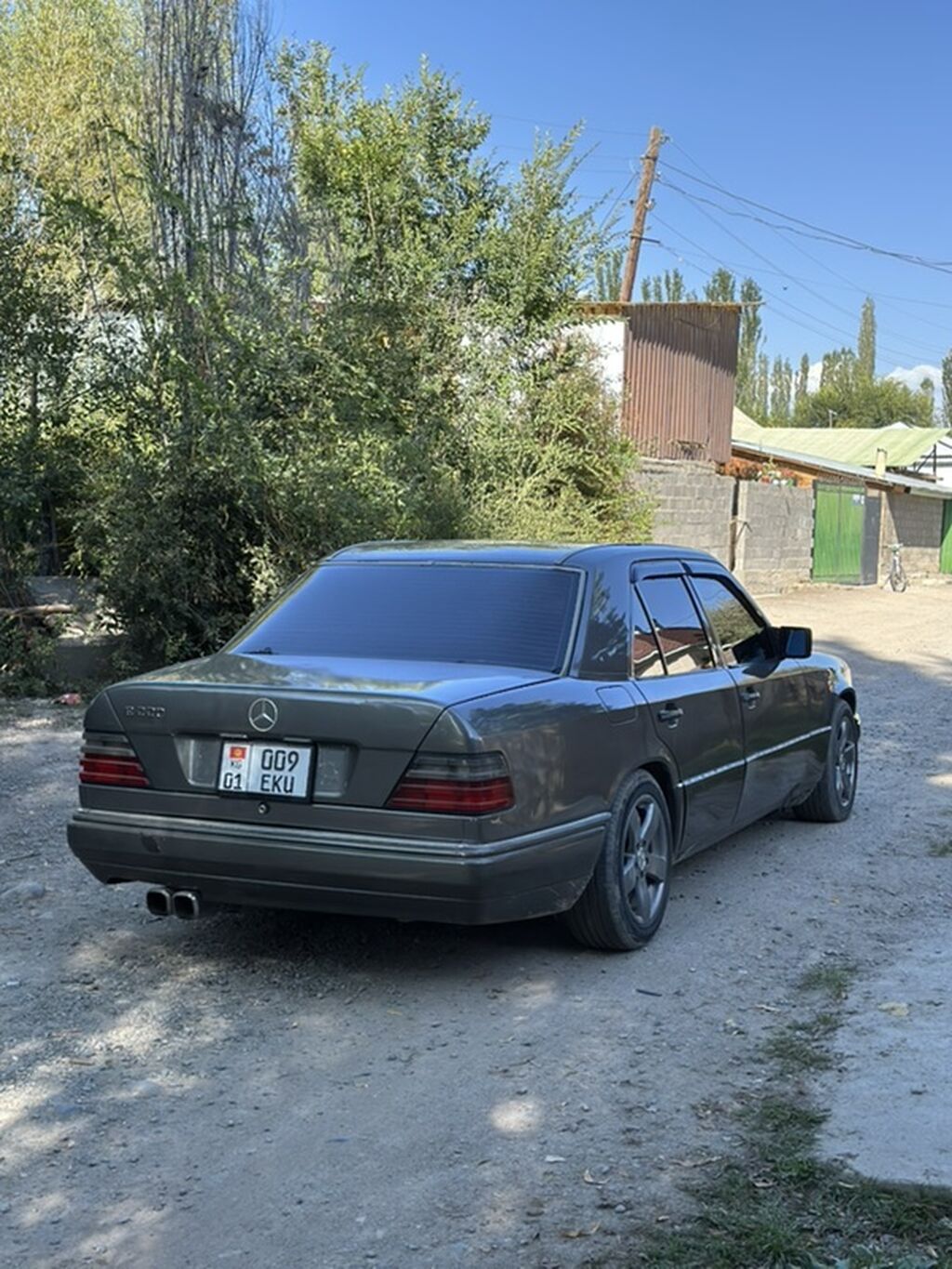 Mercedes-Benz W124: 1992 г., 2.2 л, Механика, Бензин, Седан: фото 3