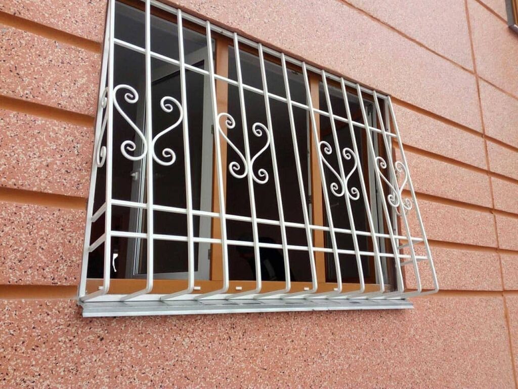 Как покрасить решетку. Как покрасить решетку. Решётка радиатора atego в хроме. Кованная решетка петра чаплыгина. E30 решетка покрашена.