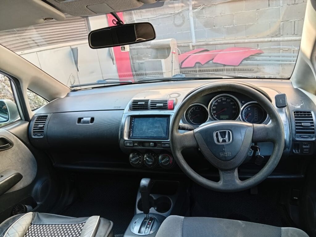 Honda Fit: 2003 г., 1.3 л, Вариатор, Бензин, Хэтчбэк: фото 6