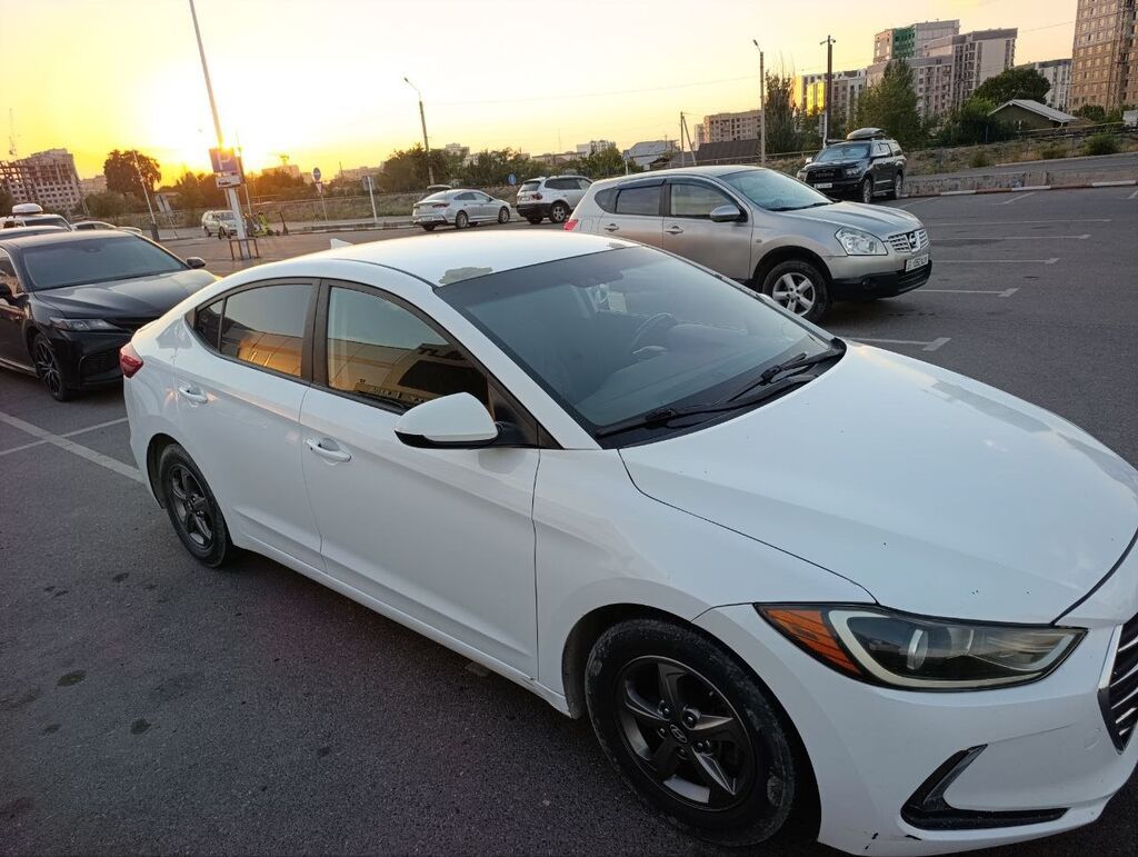 Hyundai Elantra: 2018 г., 1.4 л, Автомат, Бензин, Седан: фото 3