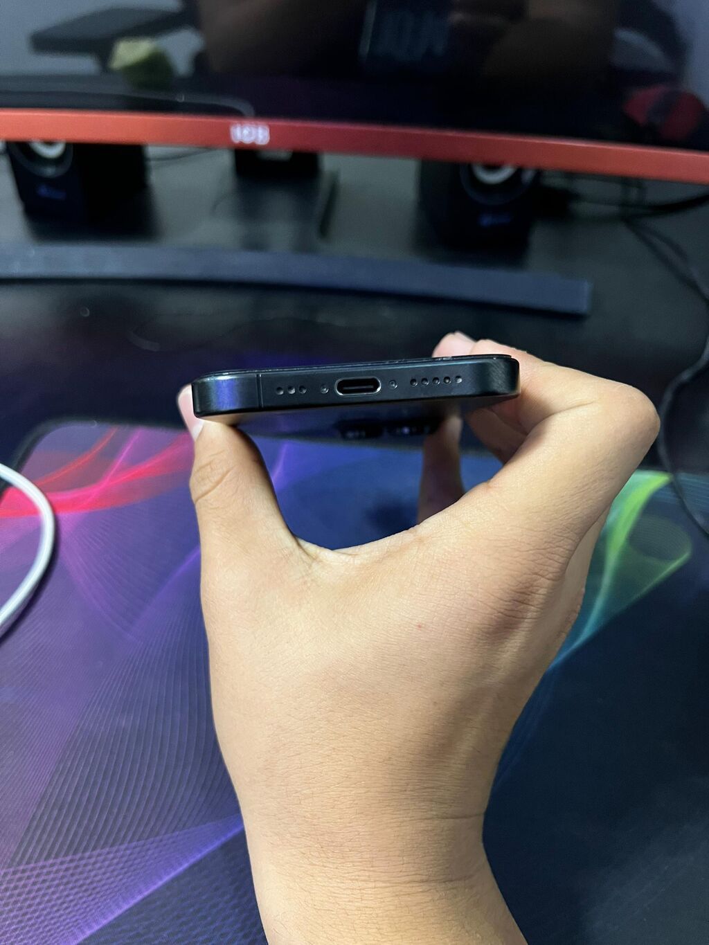 IPhone 15 Pro, Б/у, 256 ГБ, Black Titanium, Чехол, 88 %: фото 4