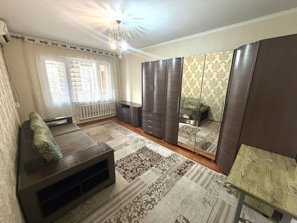 1 комната, 35 м², 10 мкр 105 серия, 2 этаж, Косметический ремонт: фото 1