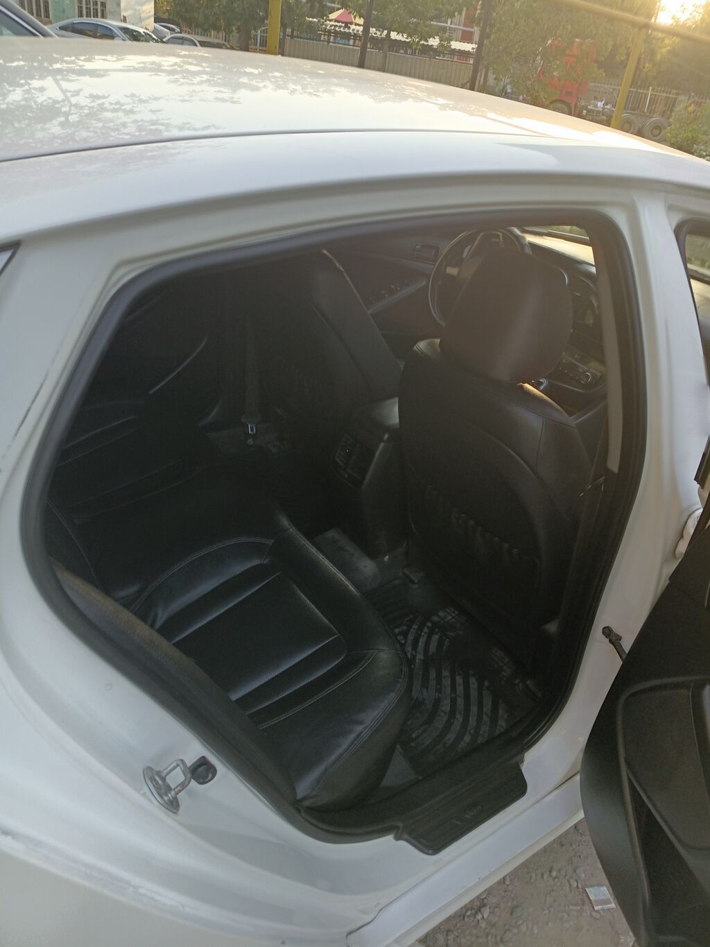 Kia K5: 2011 г., 2 л, Автомат, Газ, Седан: фото 2