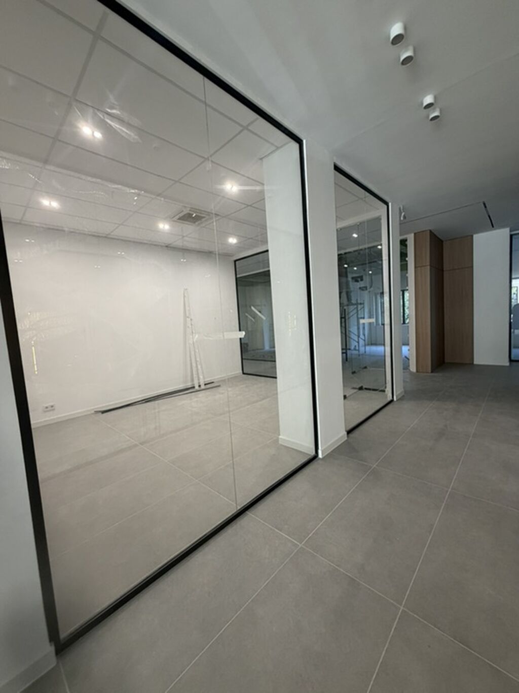 Сдаются бутики в бизнес‑центре ONE group, 2 этаж. 20-22m2 По цене и: фото 5