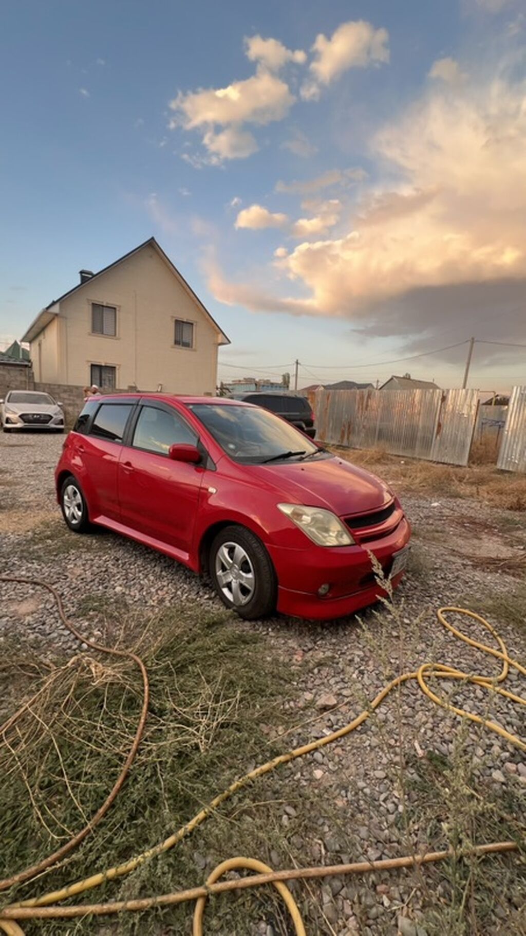 Toyota Ist: 2003 г., 1.3 л, Автомат, Бензин, Хэтчбэк: фото 2