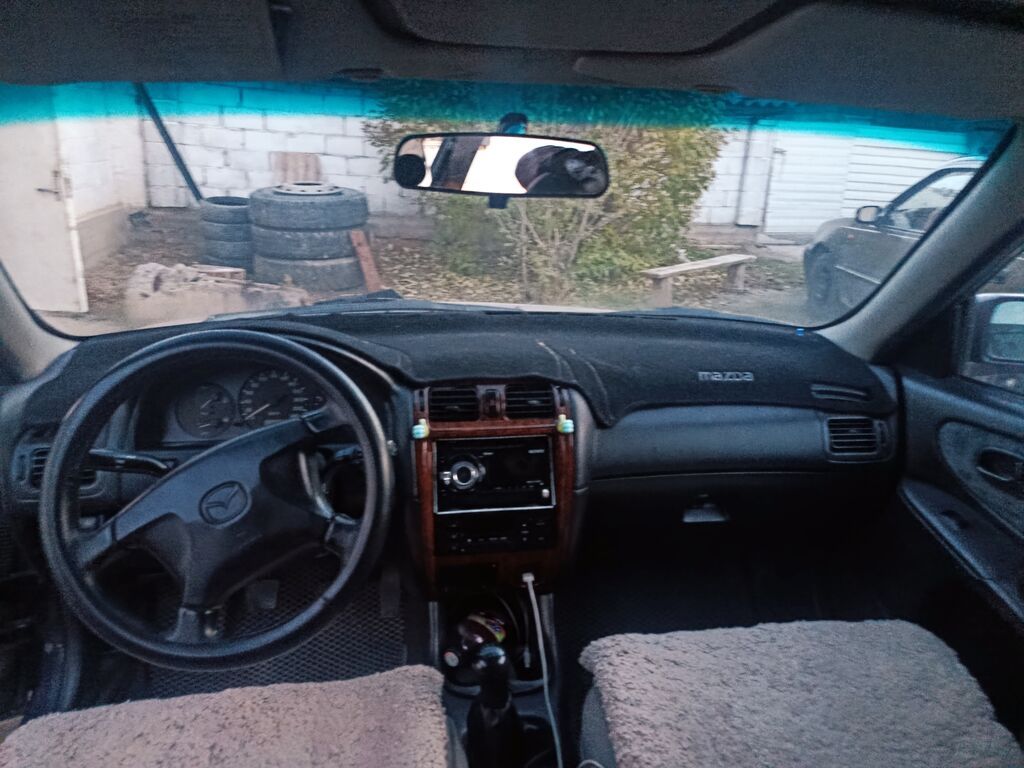 Mazda 626: 1999 г., 1.8 л, Механика, Бензин, Универсал: фото 4