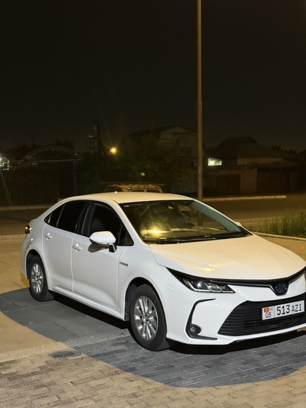 Toyota Corolla: 2019 г., 1.8 л, Вариатор, Гибрид, Седан: фото 2