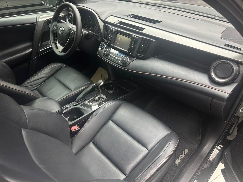 Toyota RAV4: 2018 г., 2.5 л, Автомат, Бензин, Кроссовер: фото 3