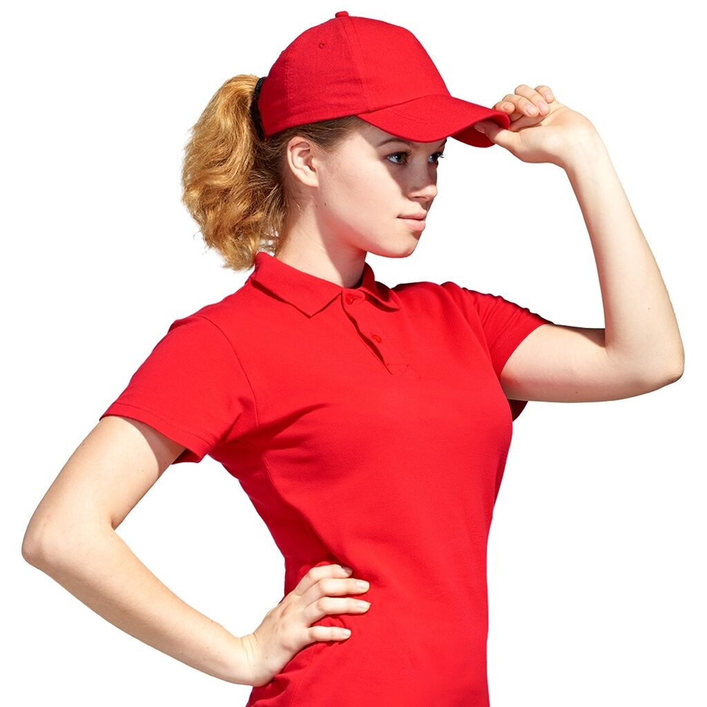 Красная футболка женская