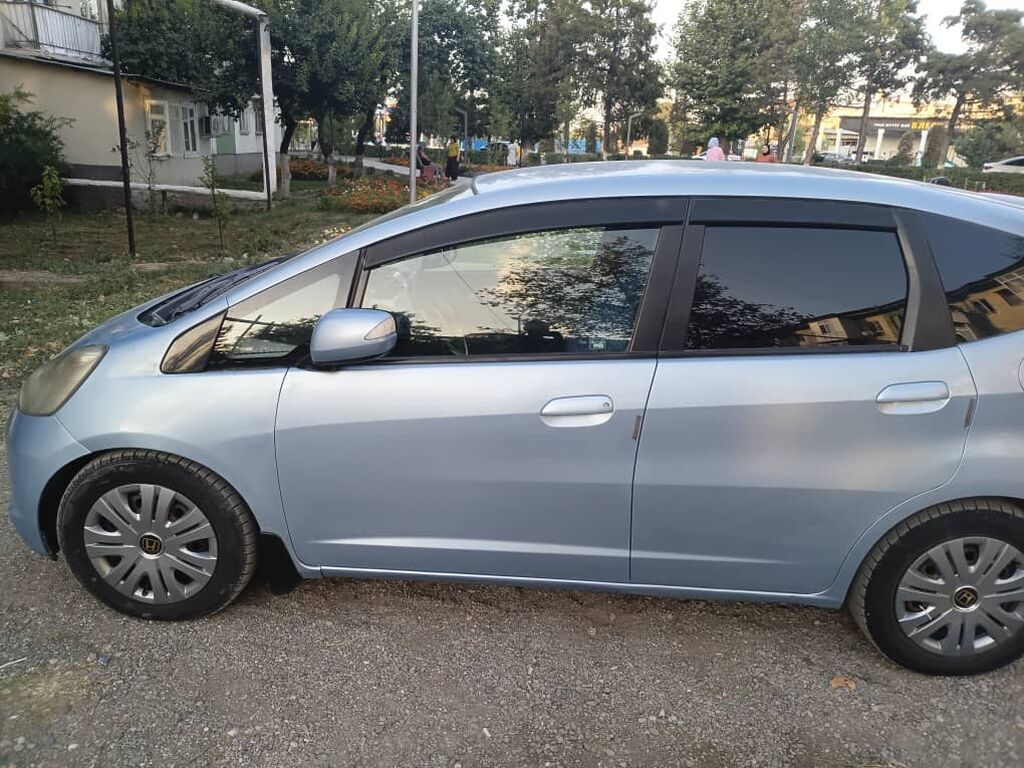 Honda Fit: 2009 г., 1.4 л, Вариатор, Бензин, Хэтчбэк: фото 4