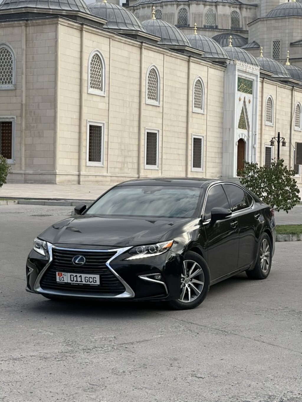 Lexus ES: 2016 г., 2.5 л, Вариатор, Гибрид, Седан: фото 1