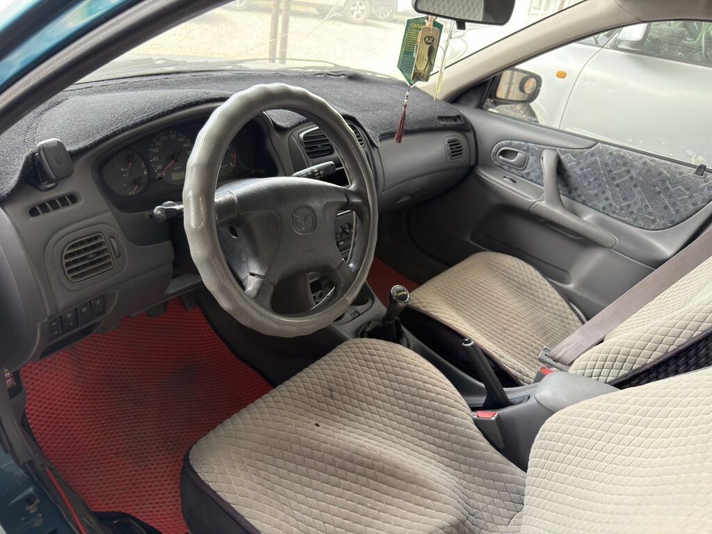 Mazda 323: 1999 г., 1.5 л, Механика, Бензин, Универсал: фото 5