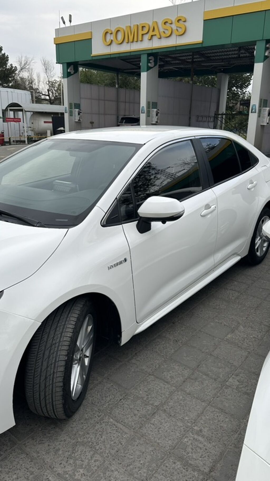 Toyota Corolla: 2021 г., 1.8 л, Автомат, Гибрид, Седан: фото 4