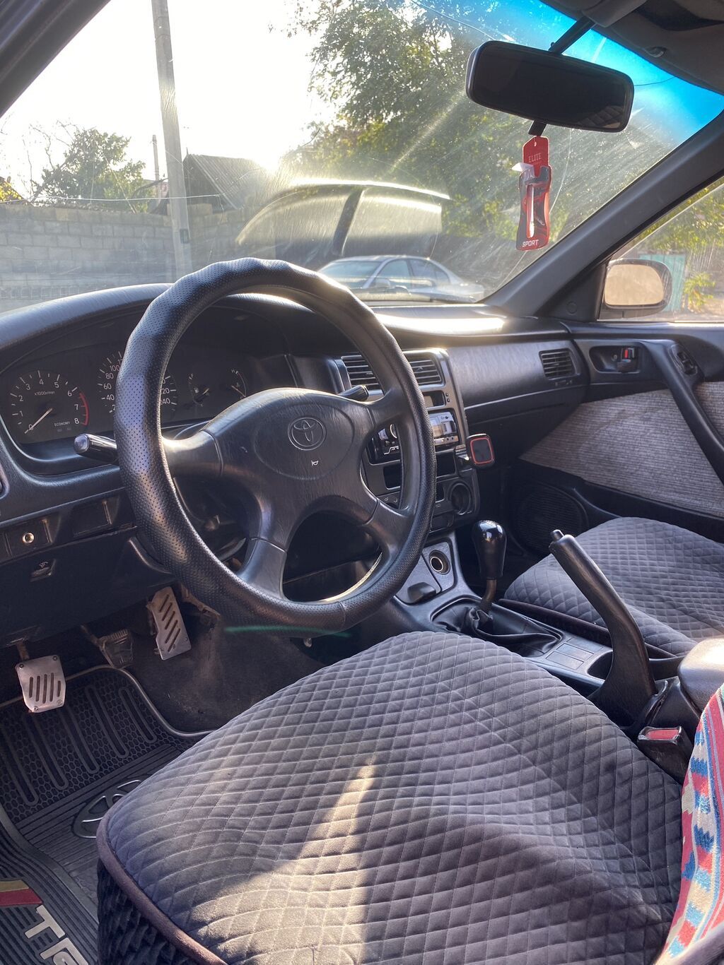 Toyota Carina E: 1995 г., 1.5 л, Механика, Бензин, Хэтчбэк: фото 7
