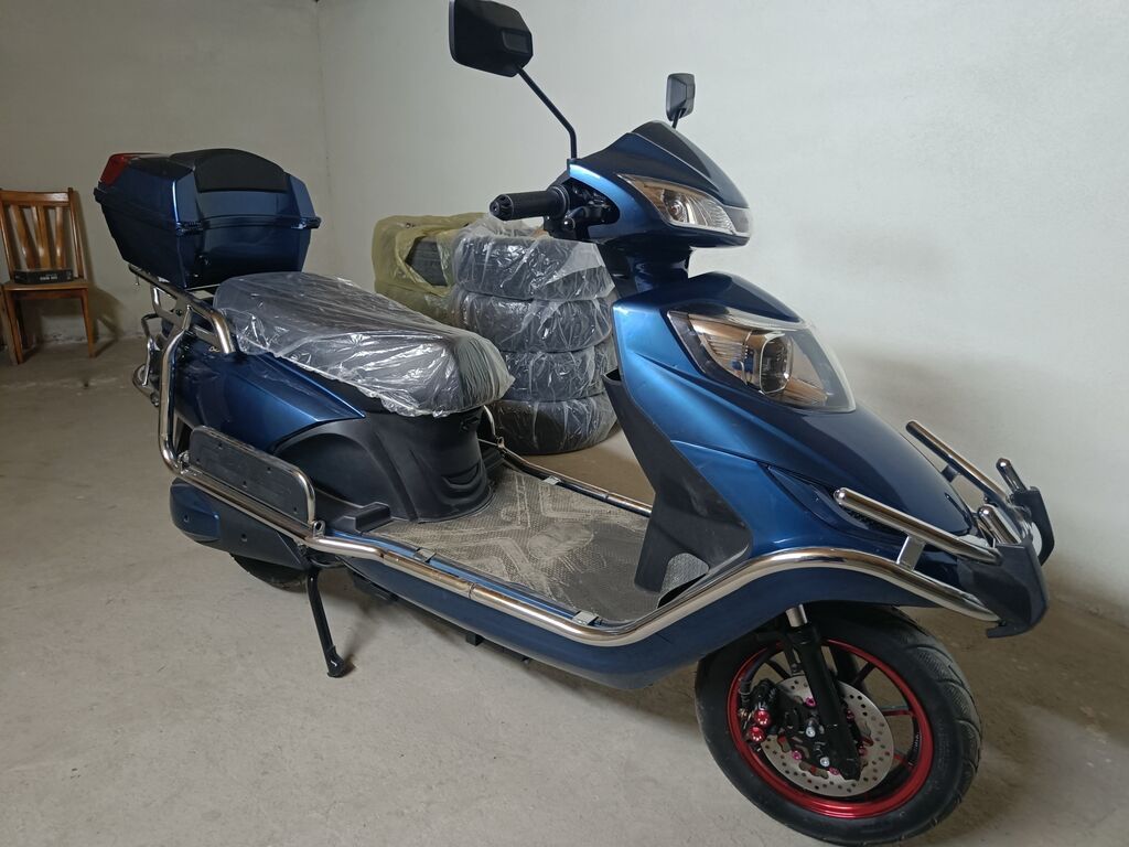 Продаю электроскутер Мощность двигателя 2000w. Максимальный скорость: фото 6