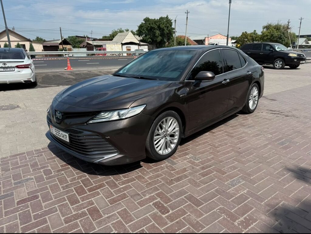 Toyota Camry: 2019 г., 2.5 л, Автомат, Гибрид, Седан: фото 2