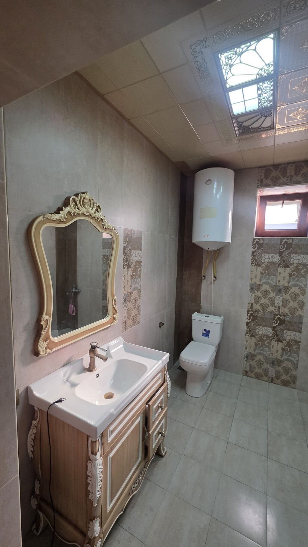 5 otaqlı, 145 kv. m, Təmirsiz