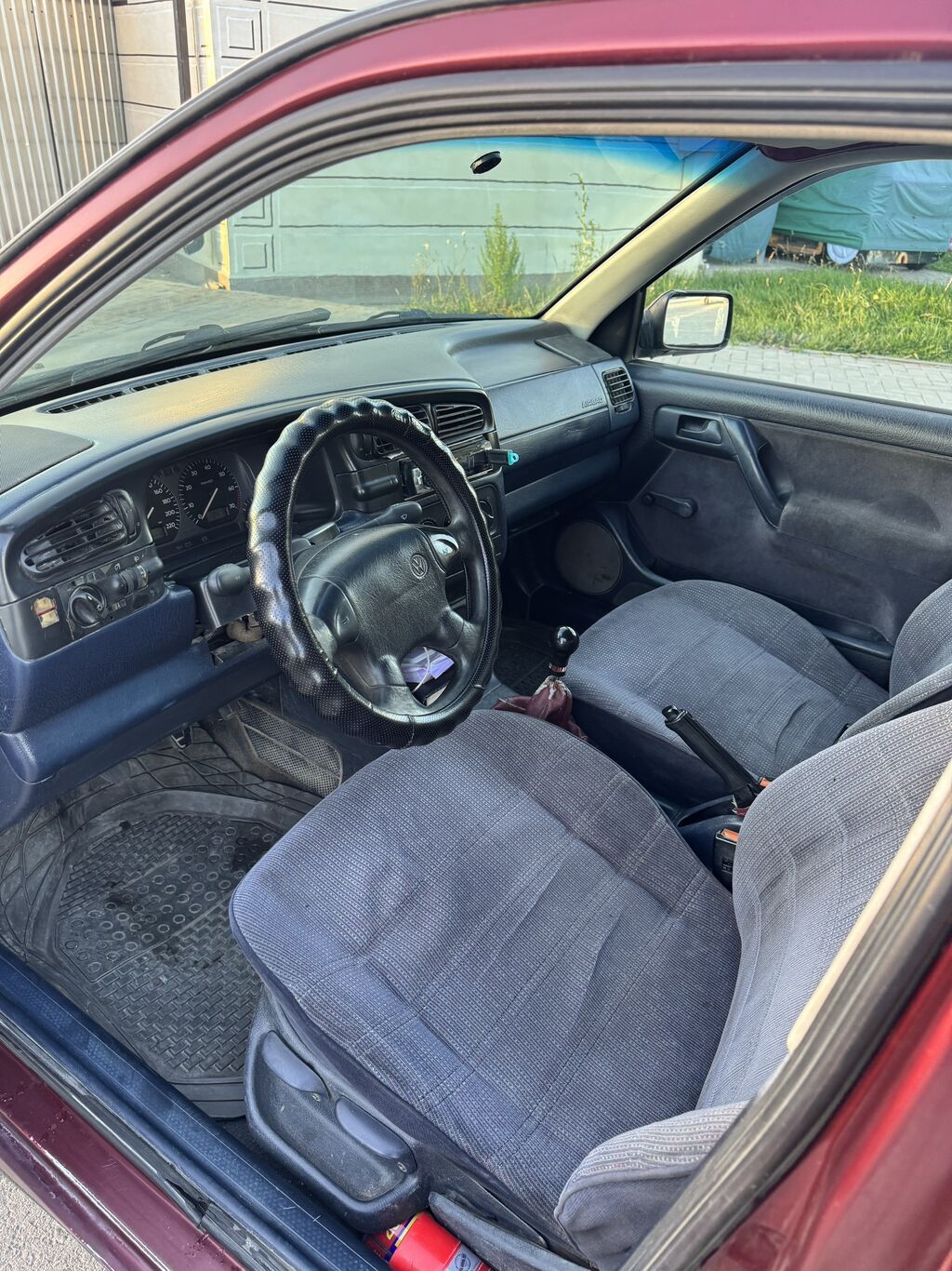 Volkswagen Vento: 1993 г., 1.8 л, Механика, Бензин, Седан: фото 4