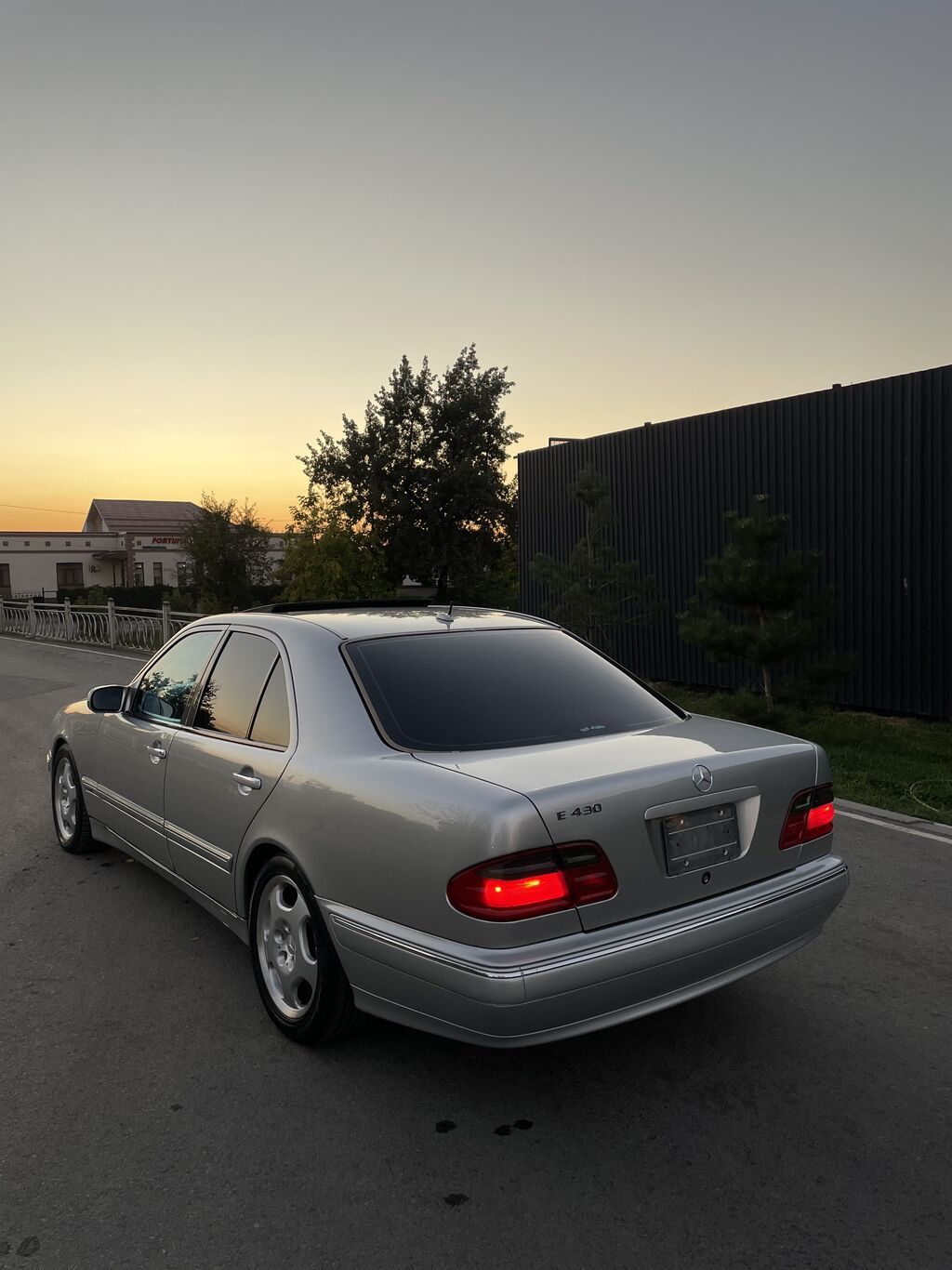 Mercedes-Benz E-Class: 2001 г., 4.3 л, Типтроник, Бензин, Седан: фото 4