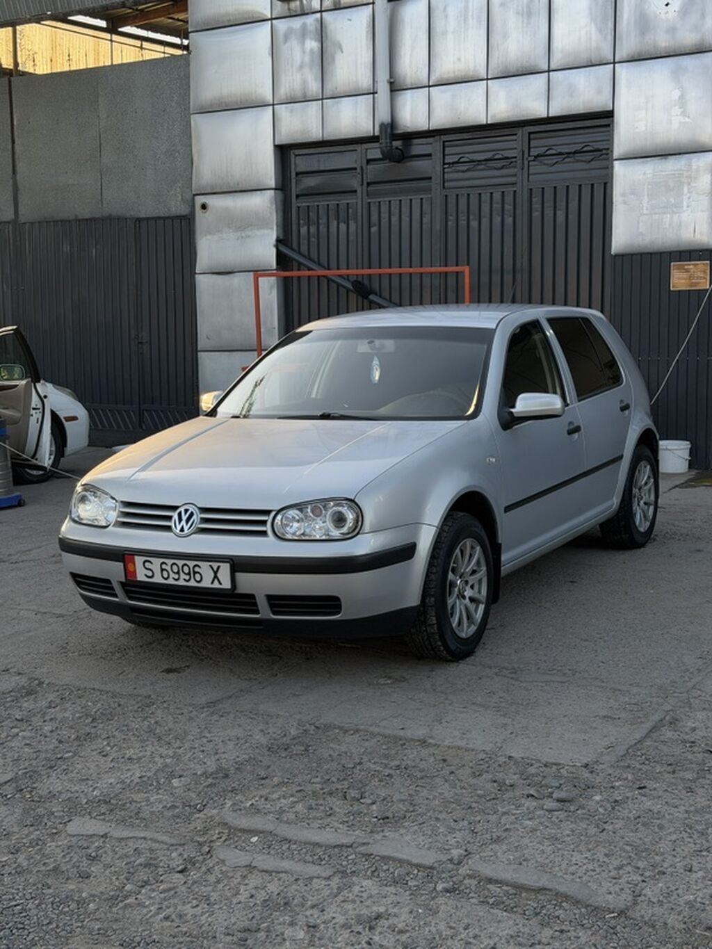 Volkswagen Golf: 1998 г., 1.6 л, Механика, Бензин, Хэтчбэк: фото 4