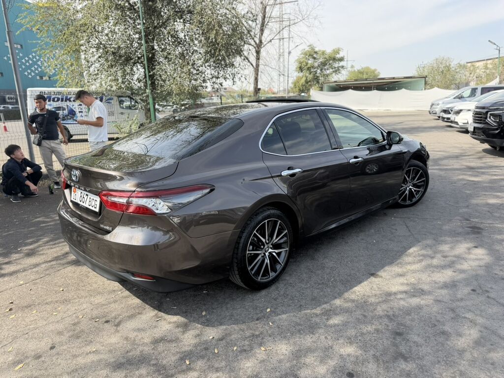 Toyota Camry: 2022 г., 2.5 л, Вариатор, Гибрид, Седан: фото 4