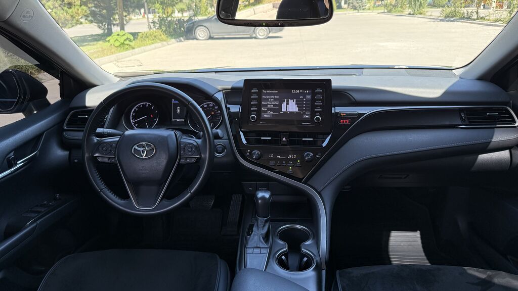 Toyota Camry: 2022 г., 2.5 л, Автомат, Бензин, Седан: фото 3