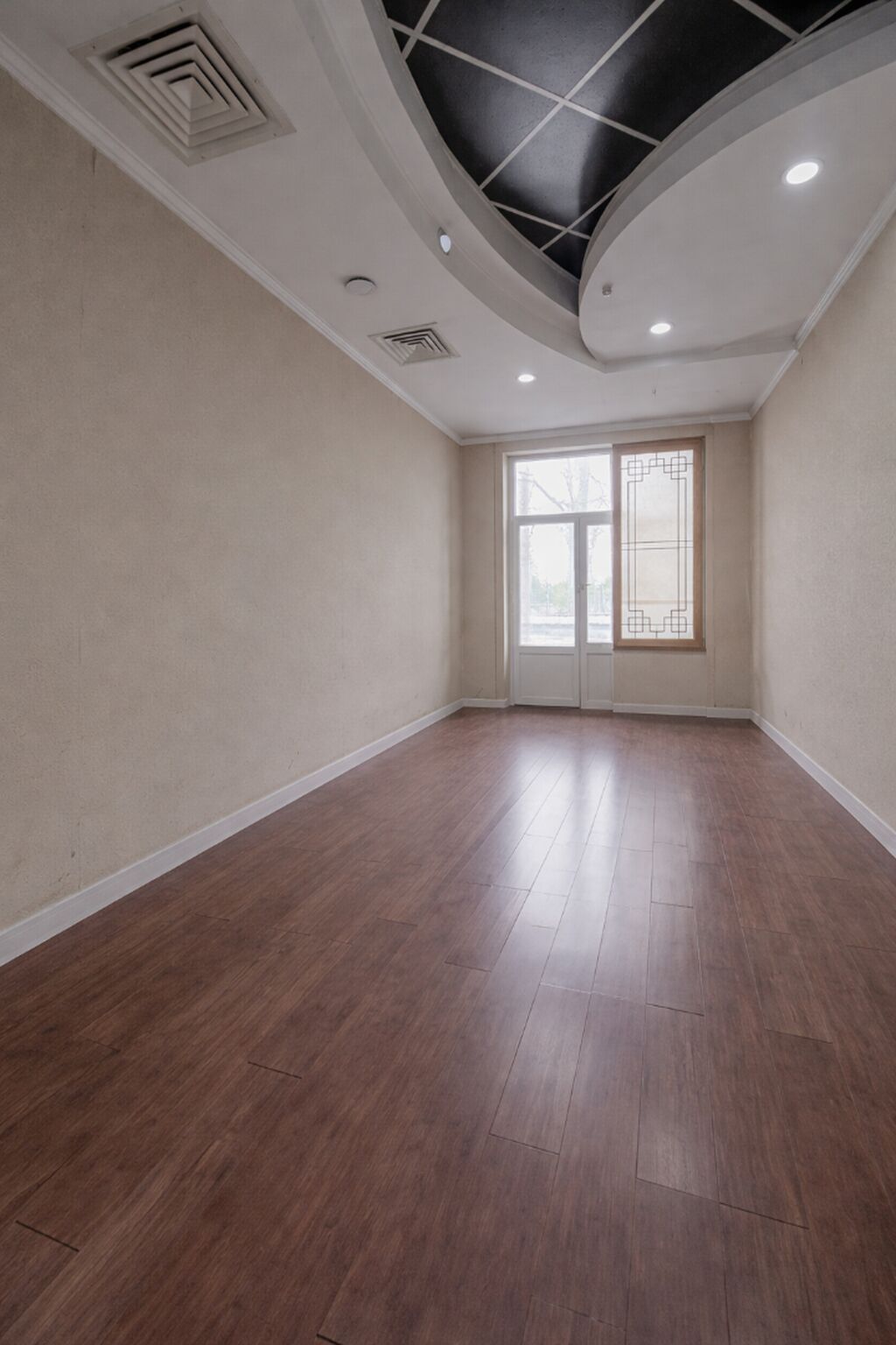 Сдается в аренду коммерческое помещение 490 м² на первой линии, район — фото 5