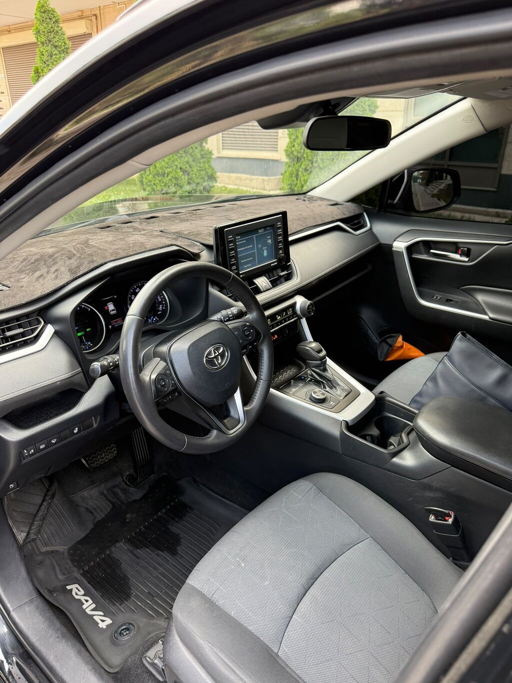 Toyota RAV4: 2020 г., 2.5 л, Автомат, Гибрид, Кроссовер: фото 8