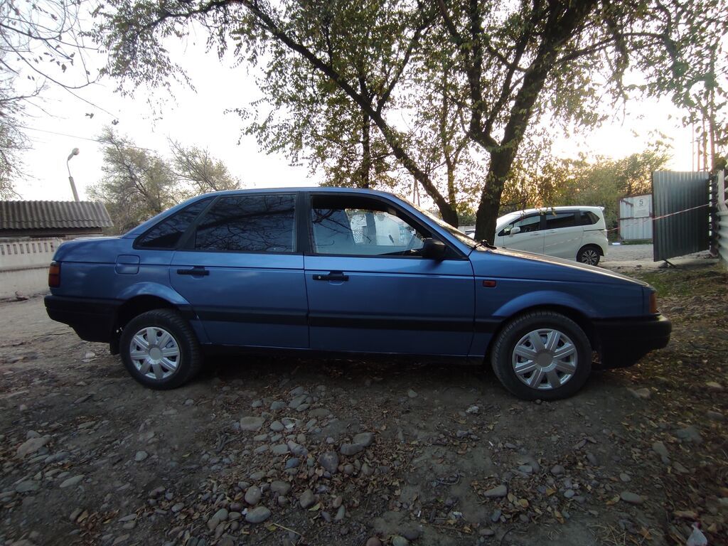 Volkswagen Passat: 1991 г., 1.8 л, Механика, Бензин, Седан: фото 5