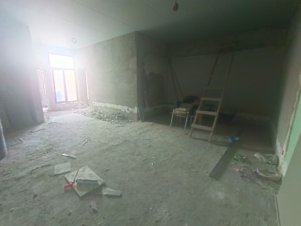 3 otaqlı, 78 kv. m, Təmirsiz