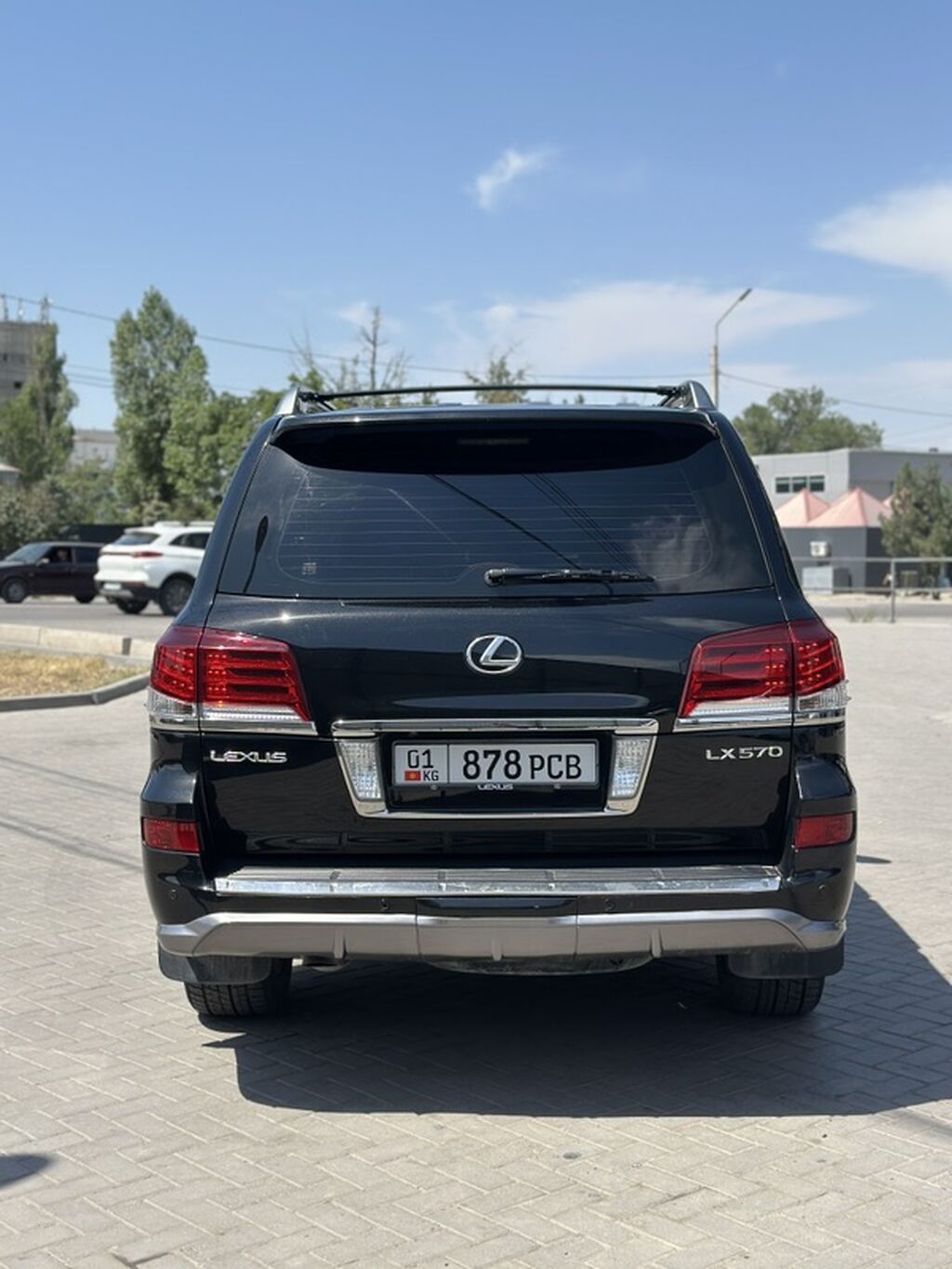 Lexus LX: 2012 г., 5.7 л, Автомат, Бензин, Внедорожник: фото 3