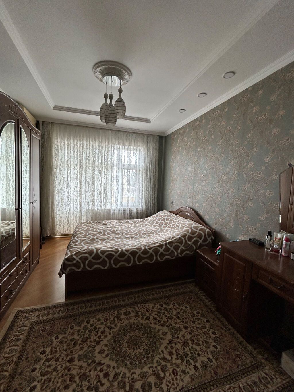 Bakı, Bakıxanov qəs., 4 otaqlı, Köhnə tikili, m. Neftçilər, 90 kv. m