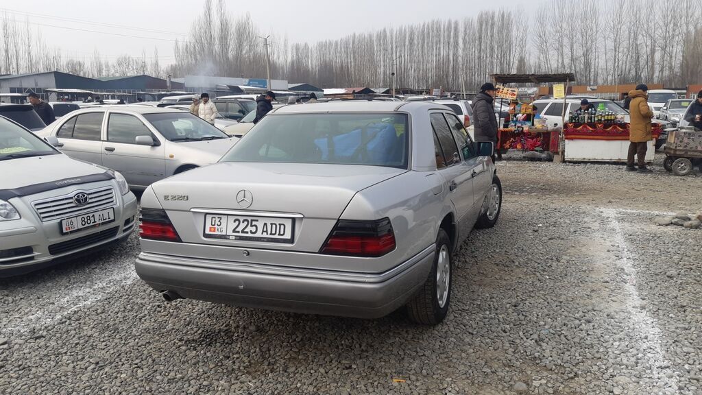Mercedes-Benz 220: 1993 г., 2.2 л, Механика, Бензин, Седан: фото 4