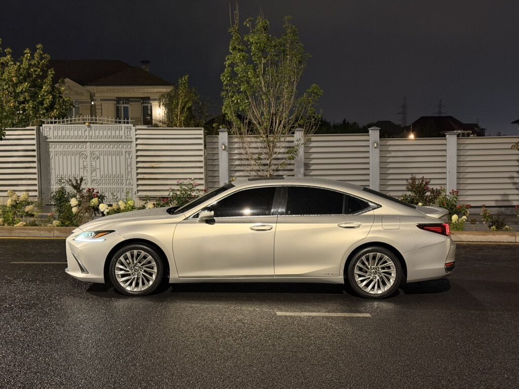Lexus ES: 2019 г., 2.5 л, Вариатор, Гибрид, Седан: фото 2